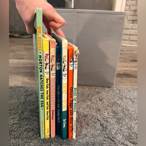 📘📕📙DR SEUSS - Picture 2 of 9